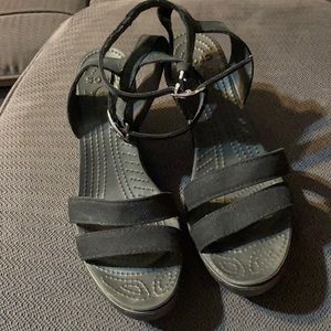 Size 8 Leigh ll Crocs black sandals in fantastic condition. Never worn.